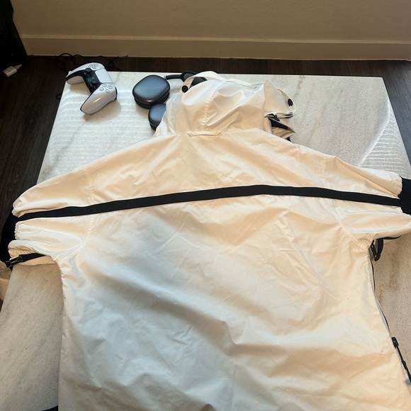 Burberry jacket / coat white men’s size 48 equal to about a medium us men’s. - Picture 10 of 10